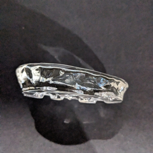 art glass 'snow people skating' tabletop/shelf/ paperweight Solid - Picture 2 of 4